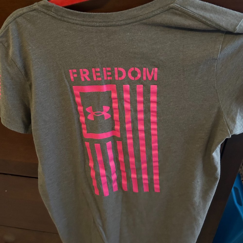 T-shirt - Picture 3 of 3